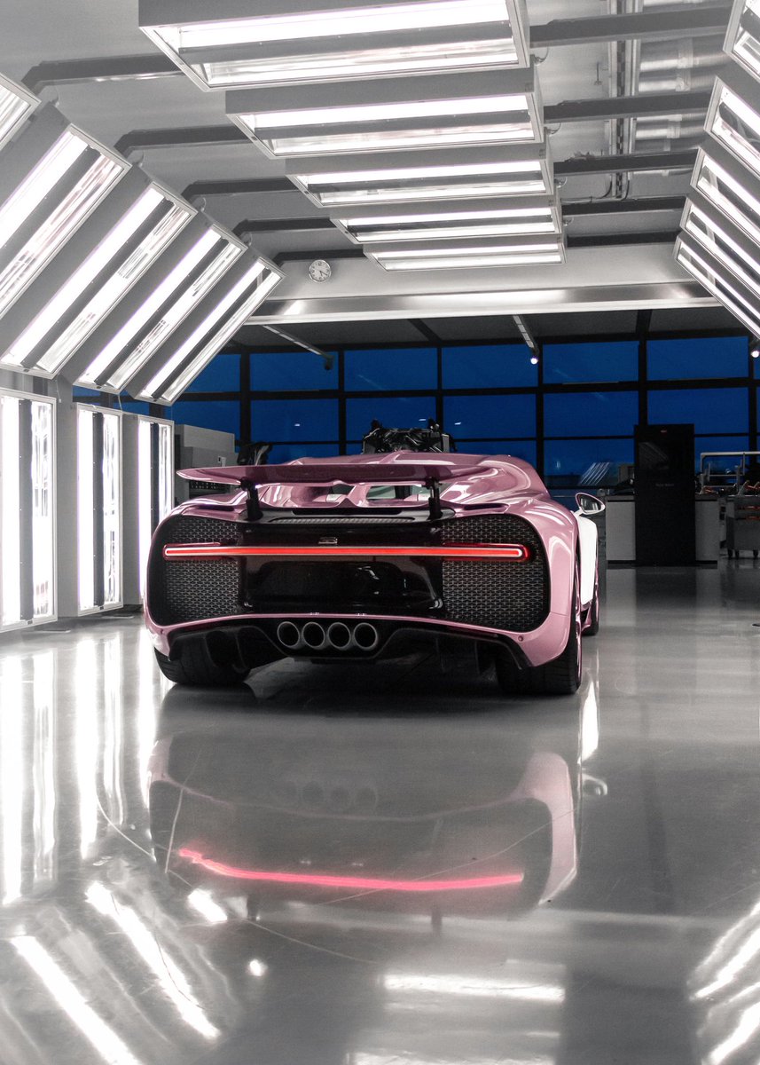 MotorBeam's tweet photo. Man orders silk rose Bugatti Chiron as Valentine’s gift for his wife 🤯 https://t.co/6S3rOPDVFJ