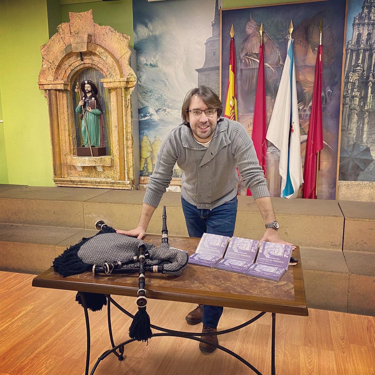 Gracias Javi, por traernos este pedazo de tu historia en forma de música 💜
#musicasdeferreiros 
#folkmadridnorte 
#Galicia 
#musicagalega 
<a href="/FolkMadridNorte/">Folk Madrid Norte</a>