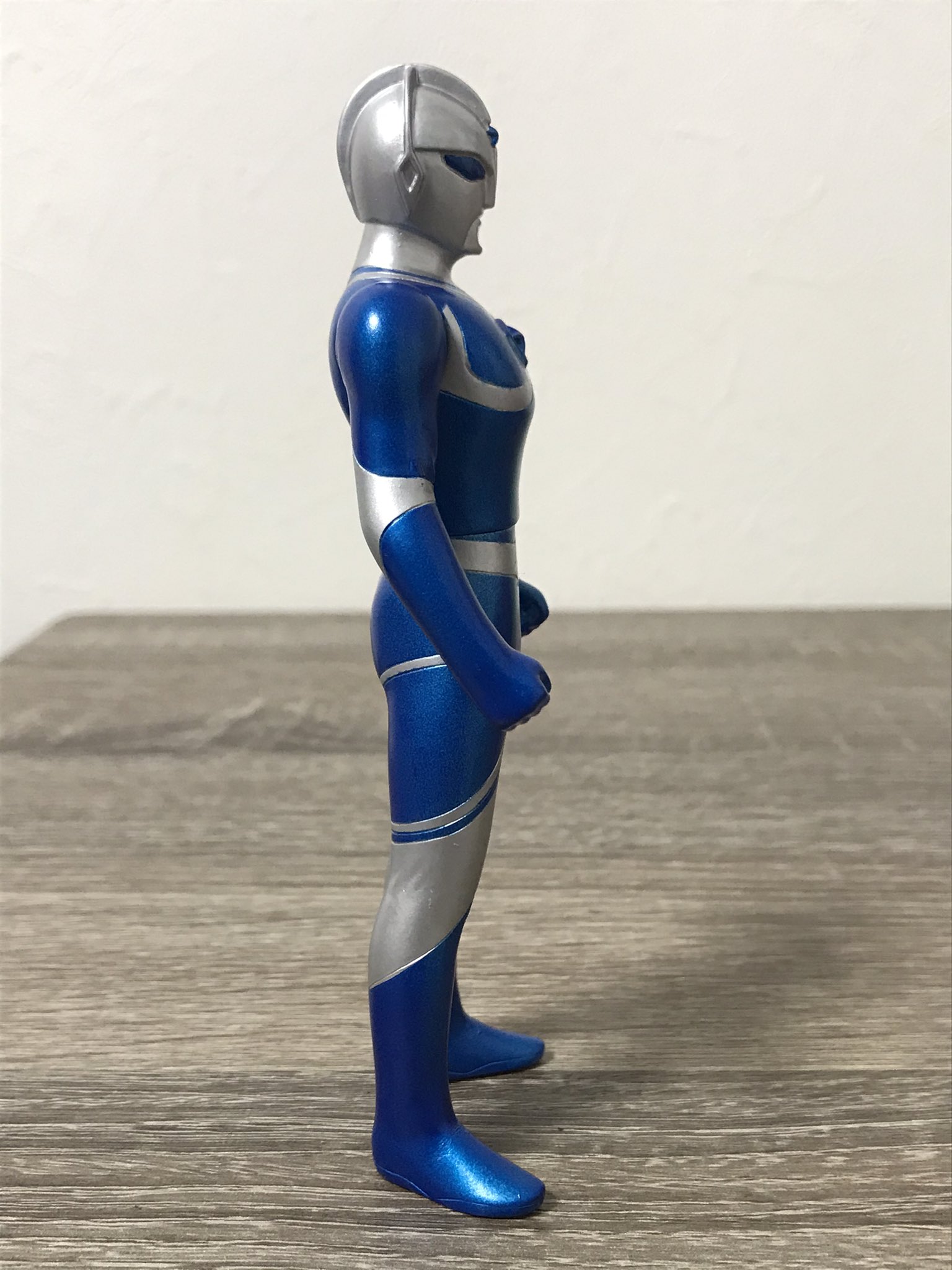ウルトラマンジョーニアス(両目一体成型/17cm/黄色塗装) ソフビ