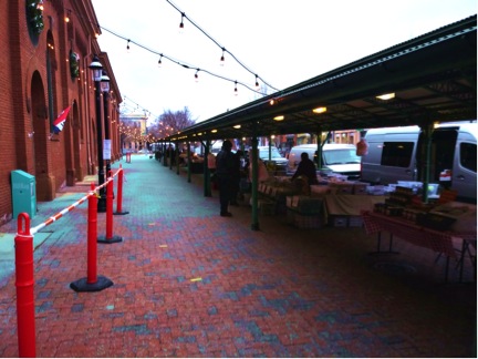 Light freezing rain and sleet are starting to develop over the Washington region, but a few brave #farmers &amp; #vendors have set-up outdoors at <a href="/EasternMarketDC/">Eastern Market DC</a> 9AM-3PM. Indoor #merchants 9AM-5PM. #EverythingYouNeed along <a href="/EasternMarketMS/">Eastern Market Main Street</a>.