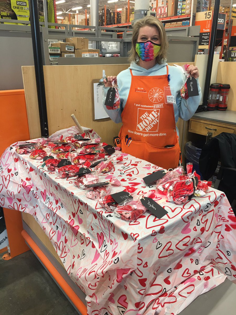 AndradeBonnie's tweet photo. Our new FES thanking the front end for welcoming her aboard.        Happy Valentine’s Day ❤️ @LorrainePuleo @corelli189 https://t.co/OPYGdphdyp