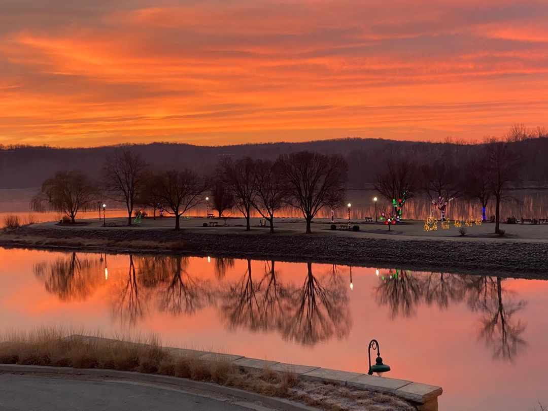 It's gonna be cold tonight. Let's be thankful it's not Warsaw, Missouri, #OnThisDay in 1905 - the day they set a state record for the coldest day at -40 degrees!   #OTD #ThisDayInHistory The City of Warsaw, Missouri