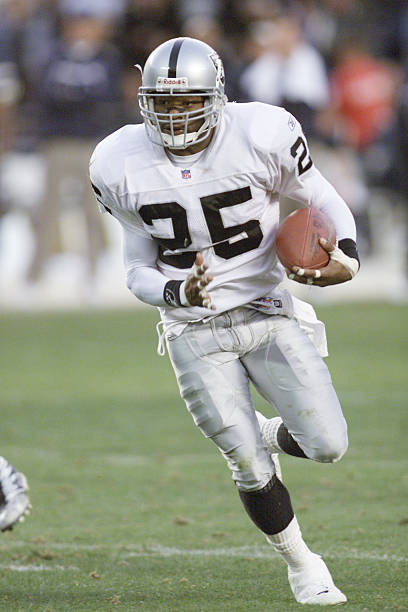 NFLMAVERICK's tweet photo. Happy birthday to former #Raiders RB Charlie Garner, February 13, 1972. https://t.co/iL3zyuKeOZ