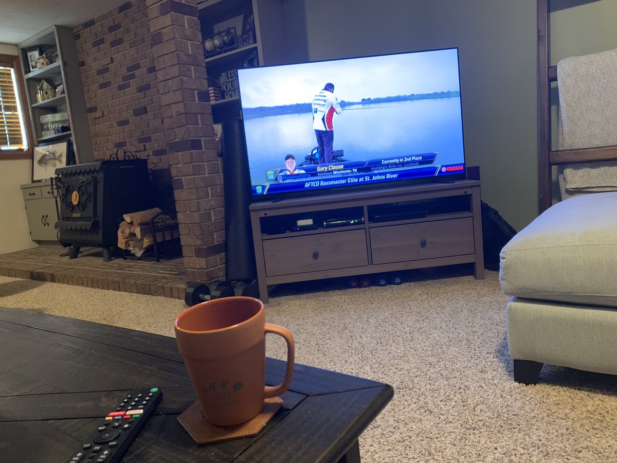 andrewspearson1's tweet photo. Exciting times! @bassmaster premiers on FS1 this morning. #basstrak @RonnieMooreBass https://t.co/AgiDAztHaV
