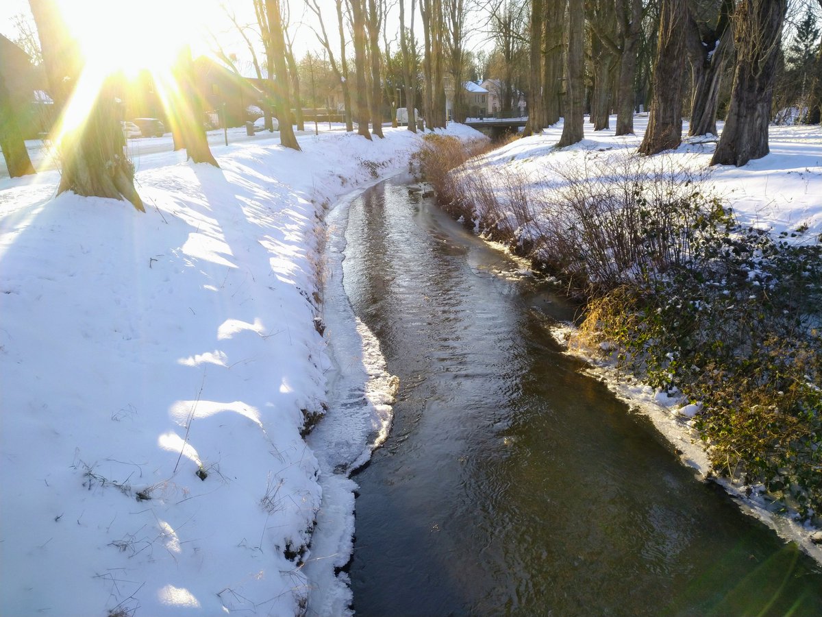 fotoaufnahme's tweet image. Noch kein #Eisgang am #Rotbach in Dinslaken, aber die Sonne strahlt.