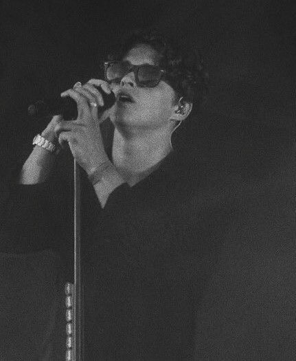 bradley simpson and calum hood as each other;— a thread