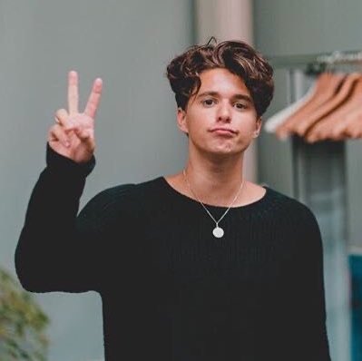 bradley simpson and calum hood as each other;— a thread