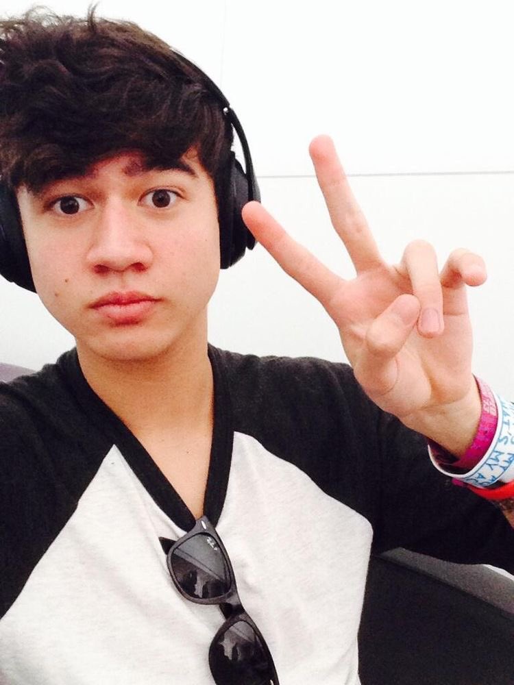 bradley simpson and calum hood as each other;— a thread