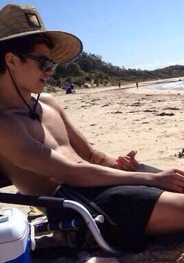 bradley simpson and calum hood as each other;— a thread