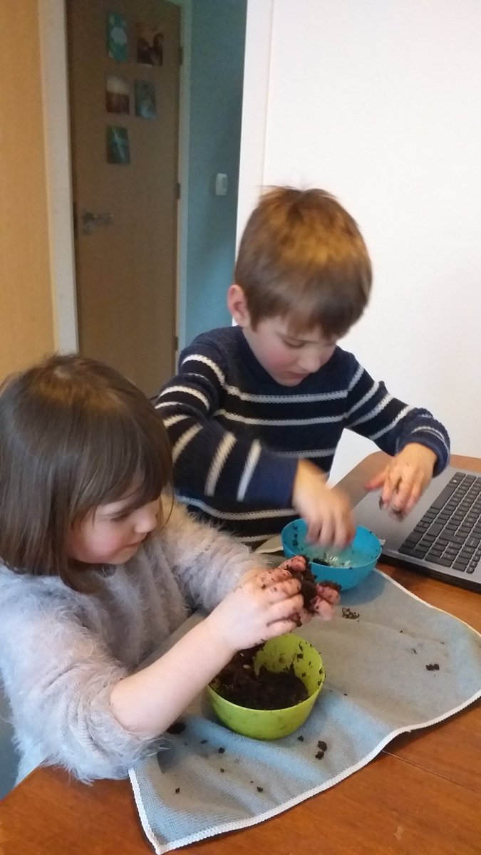 LisaAlTaylor's tweet image. A big thankyou to @LancsLearning for this afternoons family session - Sow and Grow together. Both children and I had so much fun 👍