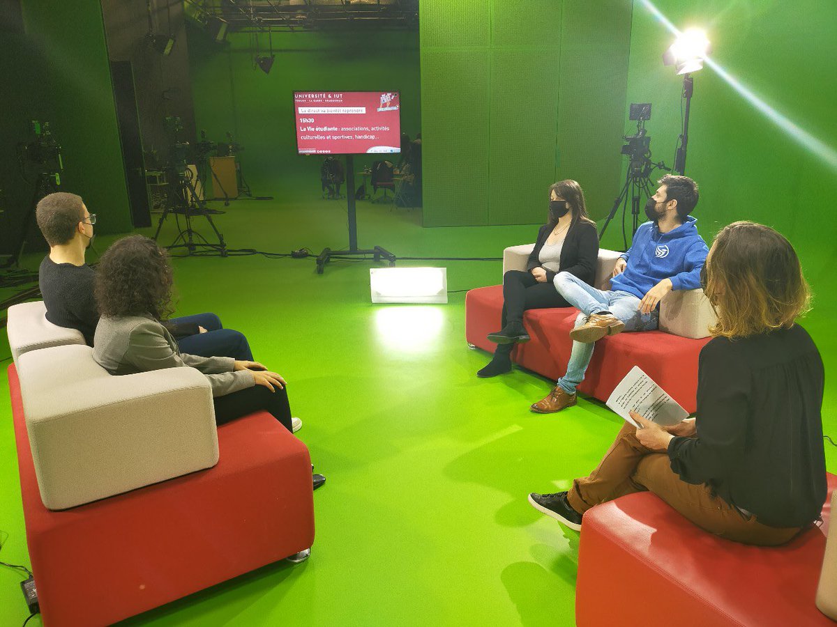 univtoulon's tweet photo. JPO à l’#univtoulon 100% live avec nos étudiants cet après midi
#orientation #live #telomedia #parcoursup https://t.co/KFmOMY9UXz