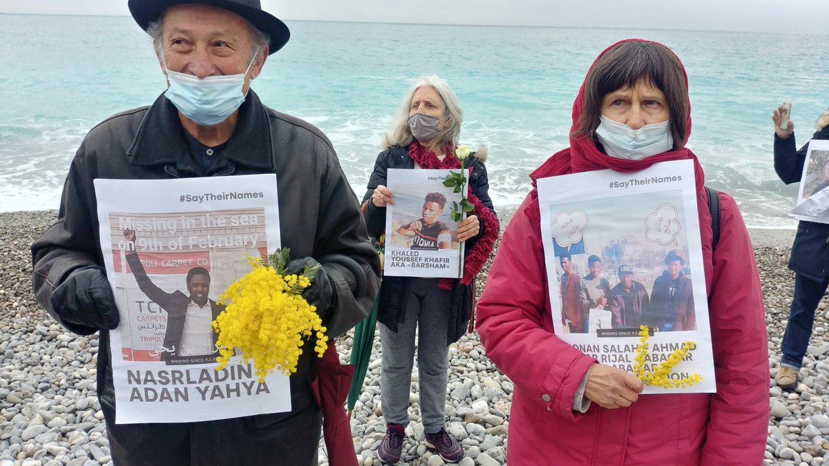 iciazur's tweet photo. Les manifestants avaient aussi une photo des 91 victimes, "parce que ce ne sont pas que des chiffres". "On est là pour leur donner un visage" disent-ils. Cet hommage "aux victimes du naufrage de la honte" a été organisé par #Somico06, Solidarité Migrants Collectif 06. https://t.co/MU41fsXxeM
