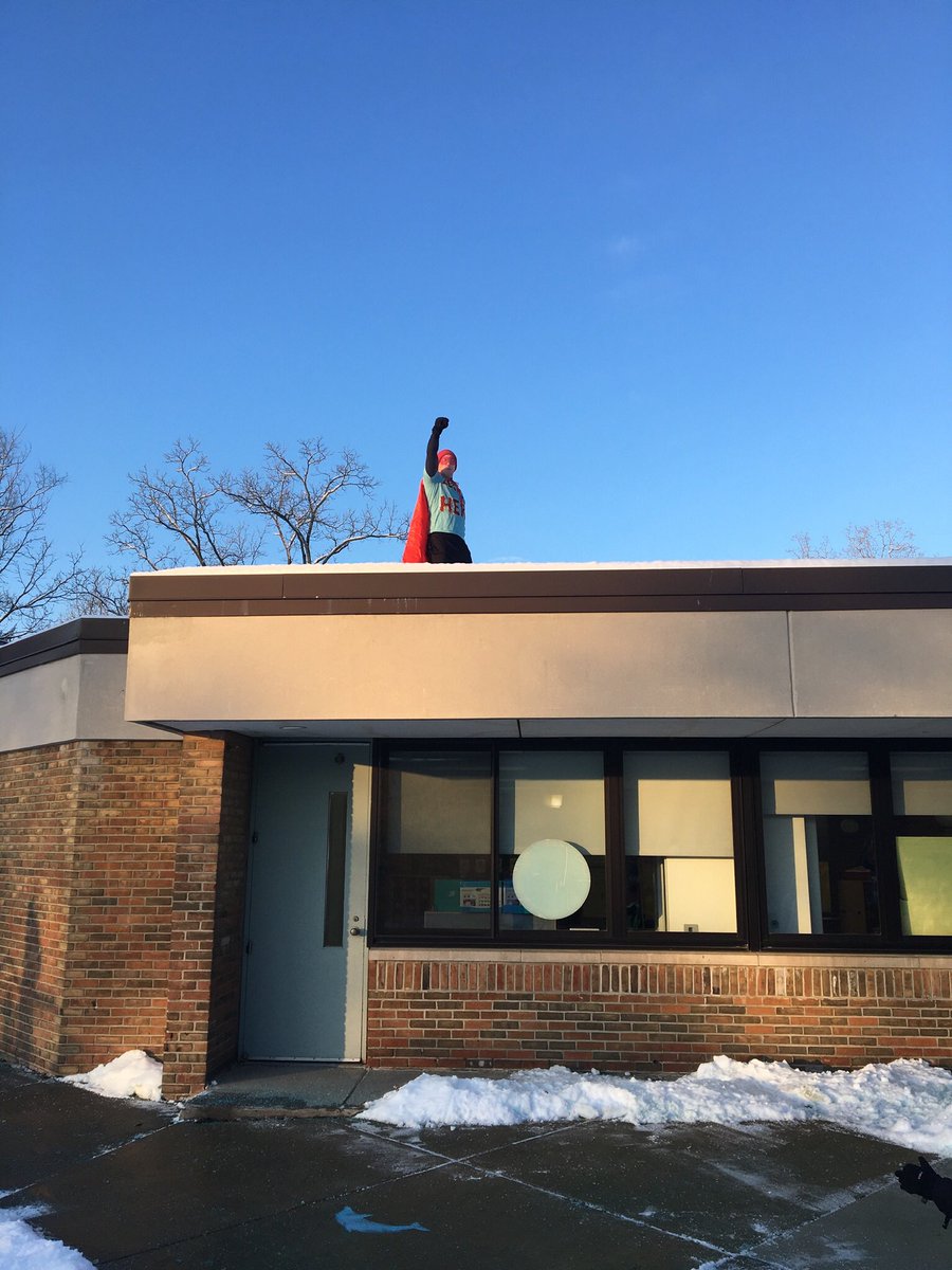 Zero the hero on the 100th day of school counting from the rooftops of Doherty! The students were PUMPED! 💯 I wonder who this hero’s true identity is.....@Long_DohertyWB 

#onlywb #100thDayofSchool