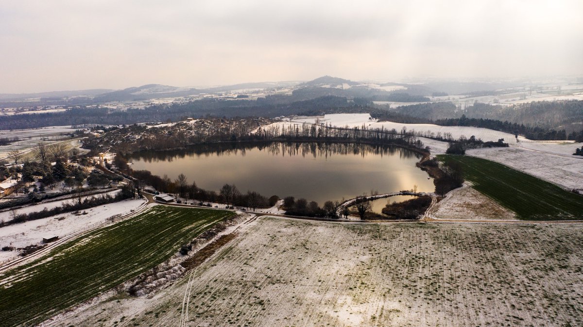 Étang de Vidrieux #Loire #tourisme #drone @tourisme42 <a href="/Dep_Loire42/">Département de la Loire</a>