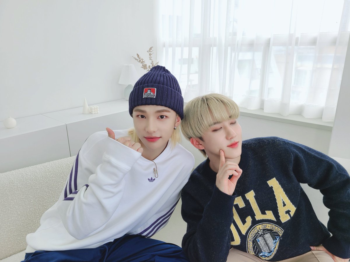 Stray_Kids's tweet photo. [스키지기]
Happy Valentine's Day, STAY🍫
with [♥ Kids Room] Photos

#StrayKids #스트레이키즈
#하트키즈룸 #HeartKidsRoom
#YouMakeStrayKidsStay https://t.co/1XBYuO7PHI