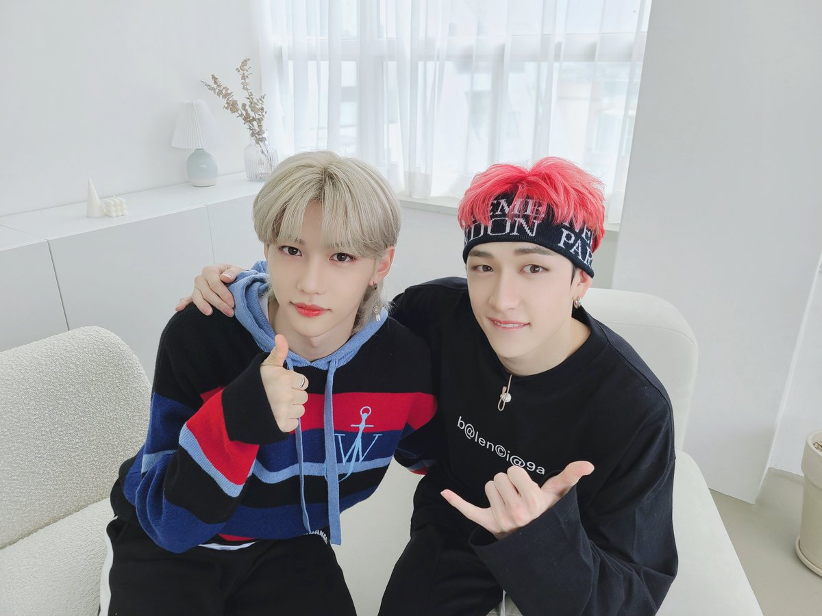 Stray_Kids's tweet photo. [스키지기]
Happy Valentine's Day, STAY🍫
with [♥ Kids Room] Photos

#StrayKids #스트레이키즈
#하트키즈룸 #HeartKidsRoom
#YouMakeStrayKidsStay https://t.co/cQEyCcgY89