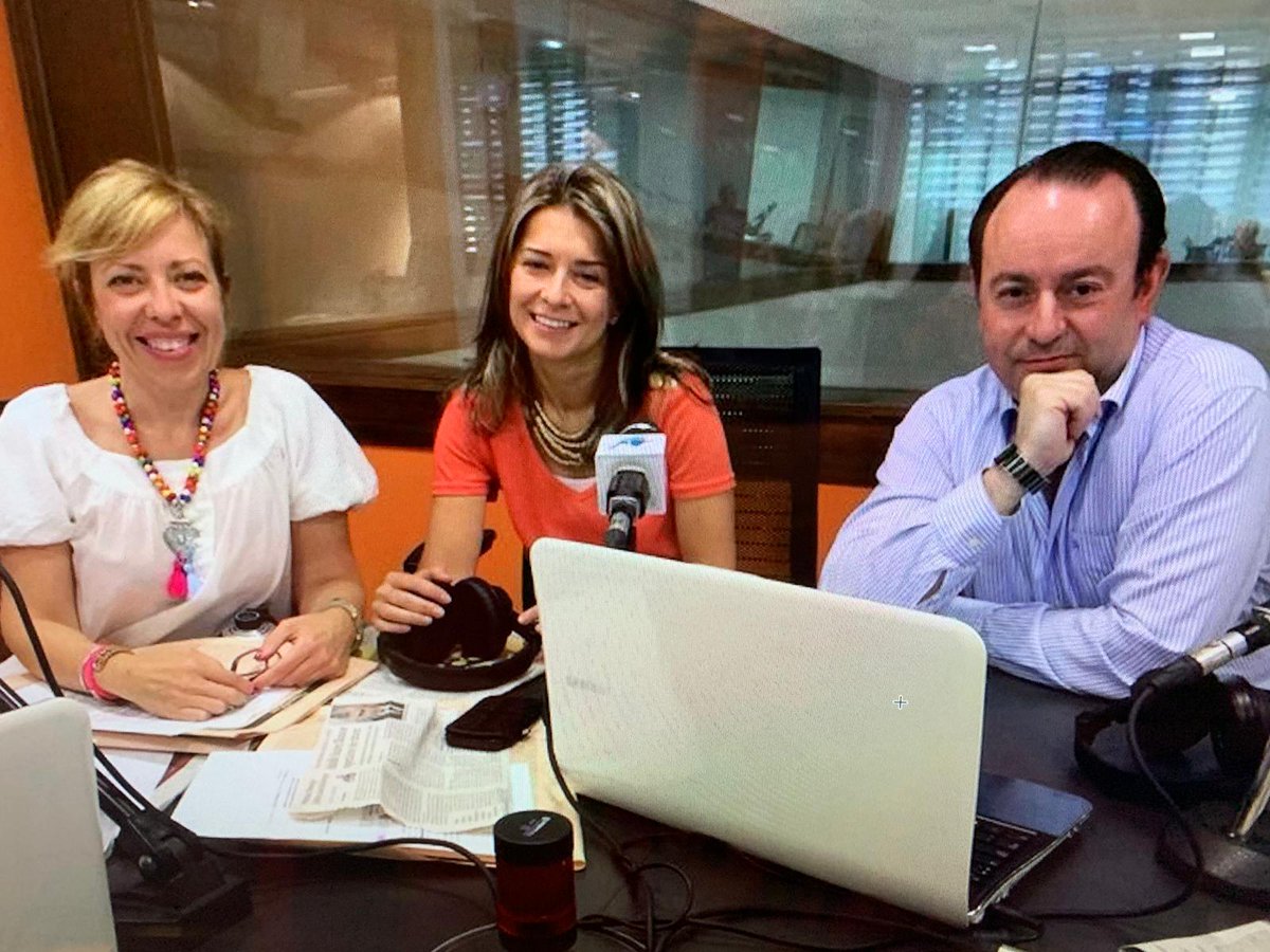 Eurico Campano (@euricocampano) on Twitter photo Hoy es el #DiaMundialDeLaRadio
Si hay una época que recuerdo con un inmenso cariño fue aquella que en @interecono me unió a mi querida <a href="/elefrai/">Elena Fraile</a> y a mi admirada Susana Criado
Más de 6 años contemplan ya esta foto, desde el otoño-invierno de 2014. Años irrepetibles
#nostalgia Hoy es el #DiaMundialDeLaRadio
Si hay una época que recuerdo con un inmenso cariño fue aquella que en @interecono me unió a mi querida <a href="/elefrai/">Elena Fraile</a> y a mi admirada Susana Criado
Más de 6 años contemplan ya esta foto, desde el otoño-invierno de 2014. Años irrepetibles
#nostalgia