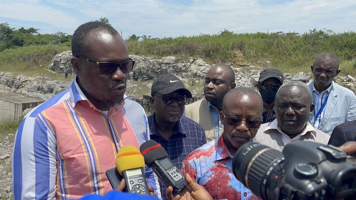 DSESANGA's tweet photo. Descente sur site du barrage KATENDE,avec le min. de l’Energie @eustacheMuhanzi. Depuis ma dernière visite en mars 2020,le site et les ouvrages se sont dégradés davantage. Je salue le réveil de tous pr qu’enfin ce projet soit relancé. Je souhaite que cette fois-ci soit la bonne. https://t.co/WNxtvpafeq