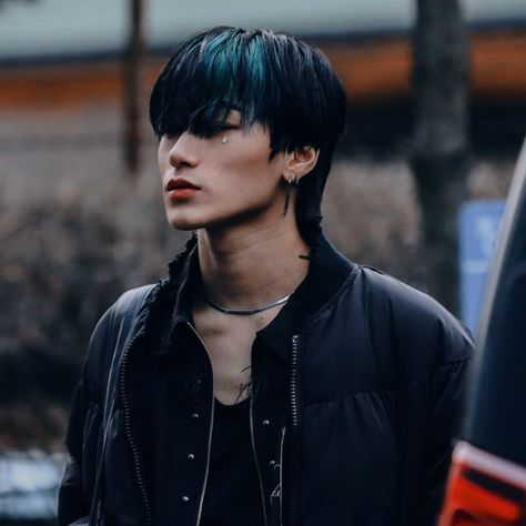 WARNINGThe following thread is extremely ILLEGALYou may receive a visit from the authorities after viewing this thread.You have been warned...