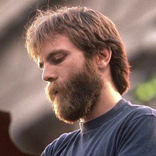 chappyajc's tweet image. Beard is almost as thick as this guy’s. Also, this guy was the best of them (🎹). Anyone else have winter beards? #GDBM