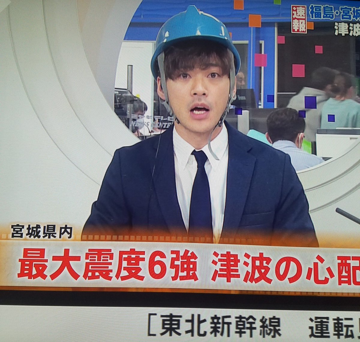 地震発生時のテレビ局カメラマン 逃げたかと思ったらカメラを取ってきて回し続けるというプロ根性 Togetter