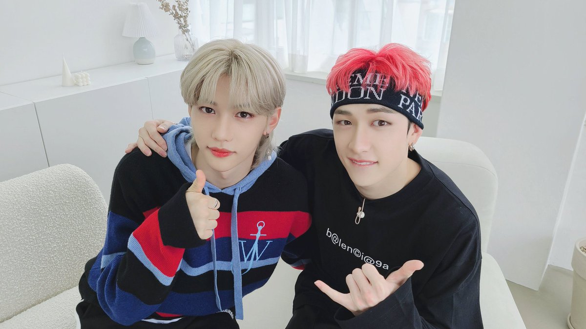3RACHAFILE's tweet photo. #방찬 &amp; #창빈 with #황현진, #리노, #필릭스 &amp; #김승민 ★ https://t.co/pC4lfPzhHI