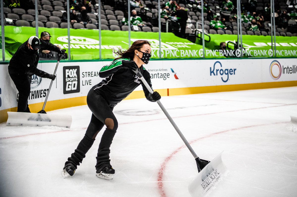 We believe in a Stars W as much as DSIG Gabbie believes in her edges 🤩🏒💪🏼 

Happy Game Day Stars fans! Whether you brave the cold or watch from home, we are lucky to have fans as amazing as YOU! 💚

#beloudweargreengostars #dsig #icegirls #hockey #gameday #dallasstars