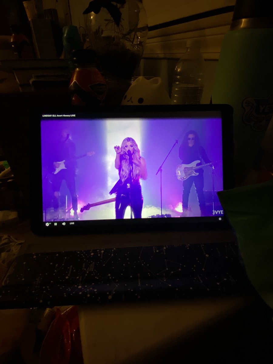reptvcloun's tweet photo. Some of my favorite pictures from last nights show with @lindsayell! Thank you so much Linds for putting this show on! I missed you so much and this just made my whole week! 🥰💙🙌🏻 #EllNation #LindsayEll https://t.co/mFWxgejMYp