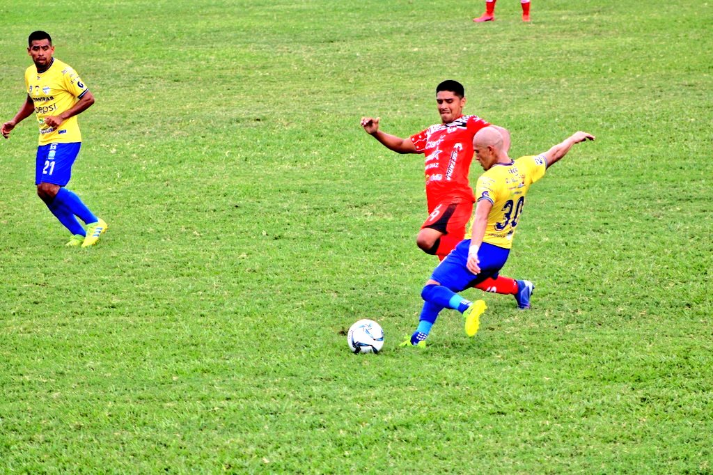 TribunaSportsGT's tweet image. #Clausura2021 | ¡CONTINÚA!

El quichelense EDUARDO BELTRÁN SOTO BARRIOS, seguirá vistiendo el azul profundo de nuestros Príncipes Azules para el Torneo Clausura 2021.

#VamosCobán