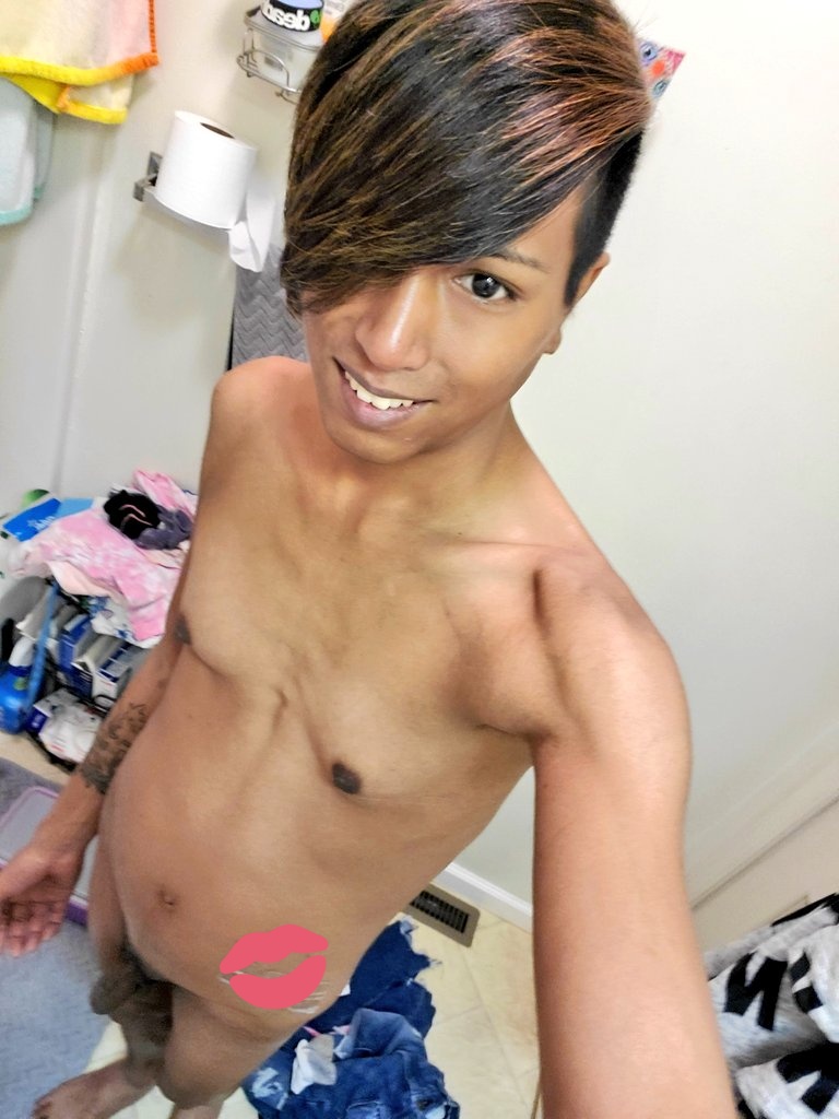 Naked & Vulnerable ?
@tvbunni @KymmyHarper 
#thesissyinstitute #tiasgirls #transmodels #cute #femme #femboy