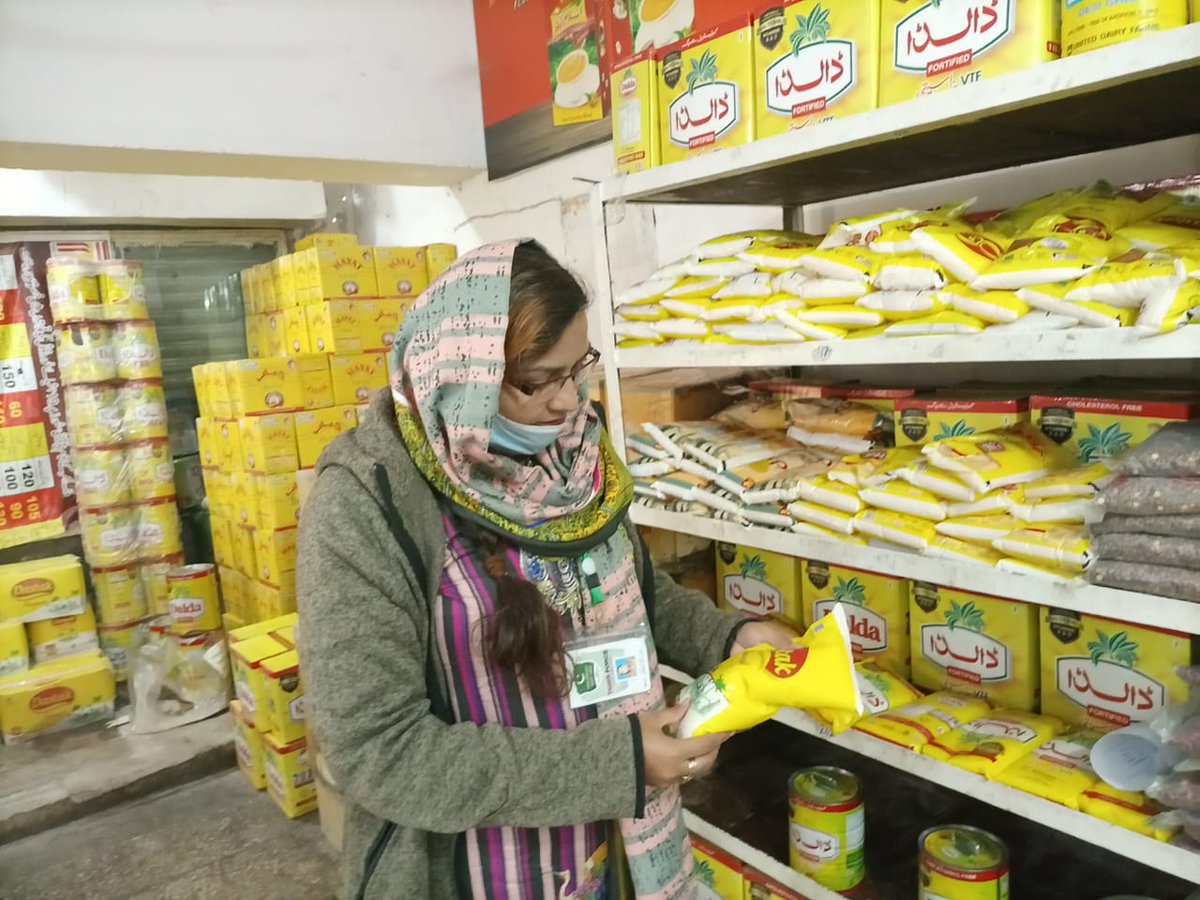 InsafianPtiPK's tweet photo. راولپنڈی:
پرائم منسٹر ٹائیگر فورس راولپنڈی سٹی کے رضاکار یوٹیلیٹی سٹور پر فرائض سرانجام دے رہے ہیں۔
#TigersForce
@DCRawalpindi https://t.co/3NFoiP9a0p
