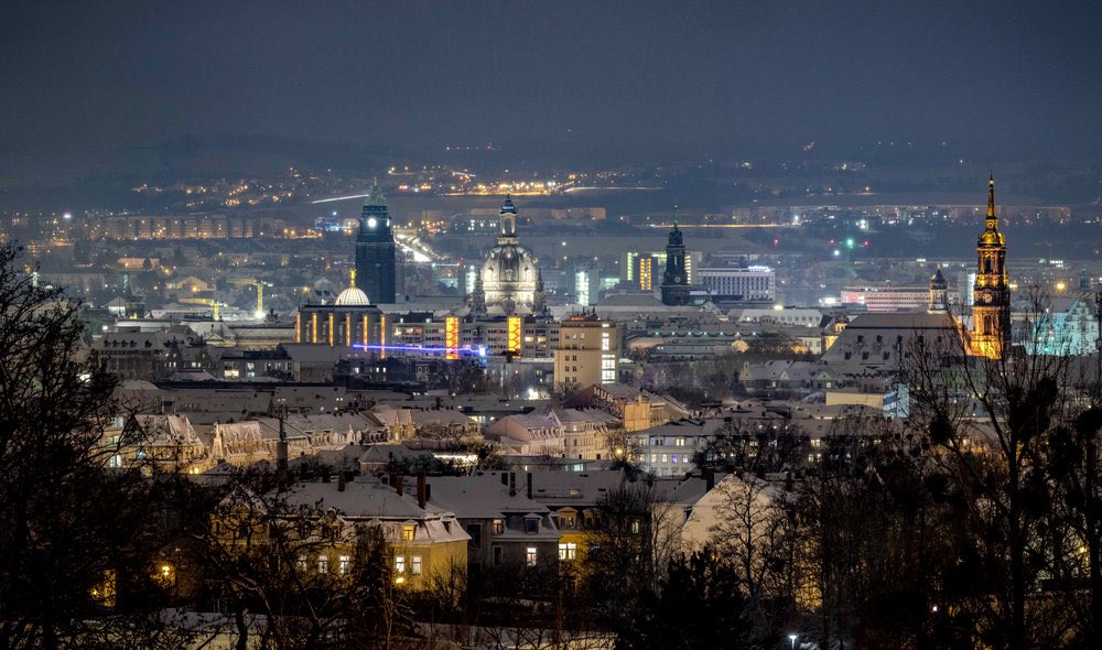 Die Geschichte unserer geliebten und wunderschönen Stadt erinnert uns jeden Tag daran: Es ist ein Privileg, in Frieden leben zu dürfen. Passen wir gerade jetzt alle zusammen gut auf dieses zerbrechliche Glück auf. #Dresden #sgd1953