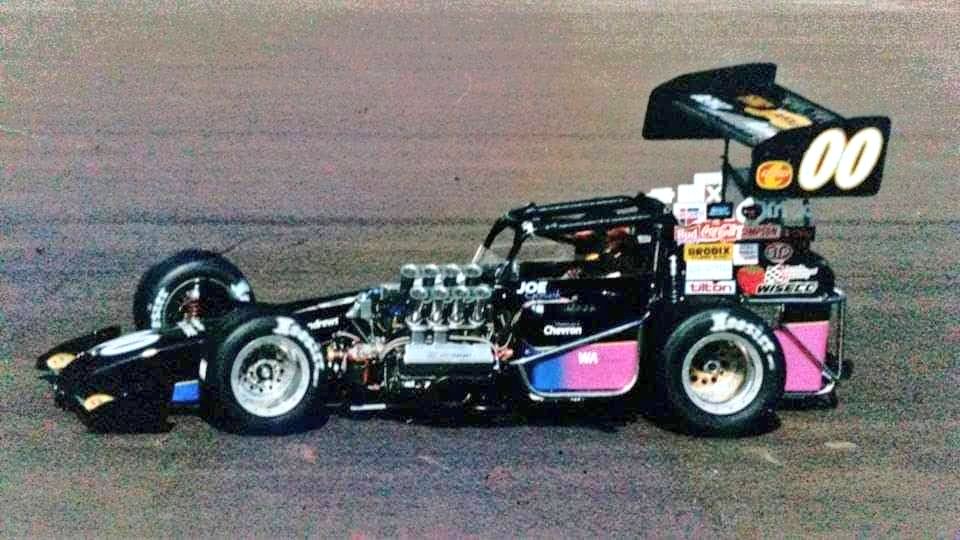 andyjump1118's tweet photo. #Double00 #joegosek at #PIR #CopperWorldClassic #1996 driving the potent #HeltonRacingTeam #ExideBatteries #supermodified. @OswegoSpeedway @sanduskyspeedwa @msssupers #supermodifiedracing #groundpounder #openwheelracing #openwheelsupermodified https://t.co/H06BDL5AfT