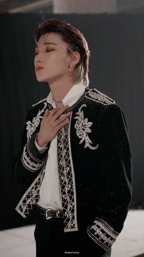 WARNINGThe following thread is extremely ILLEGALYou may receive a visit from the authorities after viewing this thread.You have been warned...