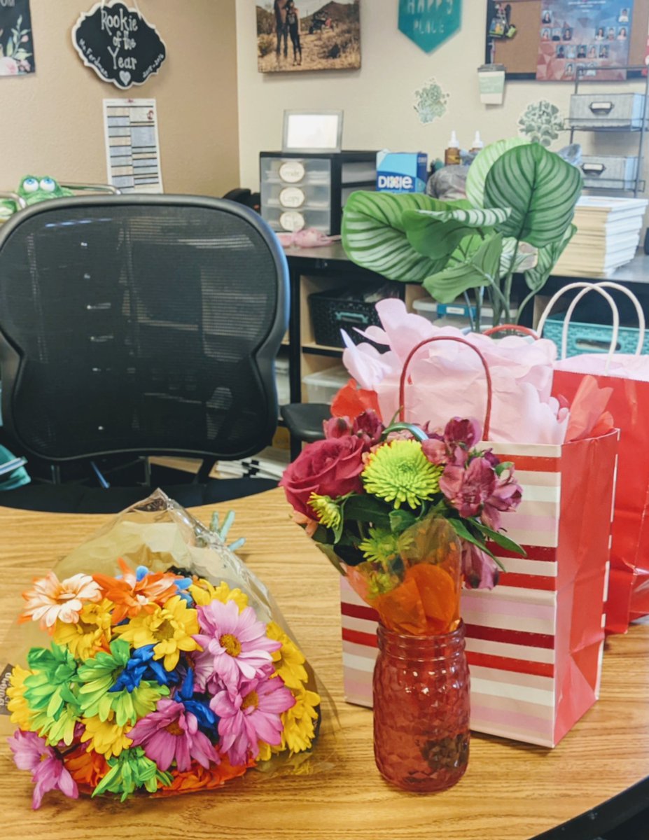 minionteach's tweet photo. Love all my sweet families ❤️
@LegendSprings @DVUSD #HappyValentinesDay #appreciation #teacherlife https://t.co/HceIRo7IyL