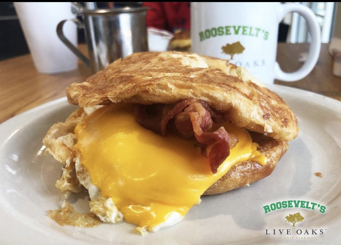 liveoaksgolf's tweet image. Breakfast? Yep, there’s still time to grab some #BREAKFAST at #ROOSEVELTS - Traditional #2eggs w/ sides, #Pancakes #BiscuitsandGravy #BreakfastBowl - Serving breakfast until 10. 601-982-1231