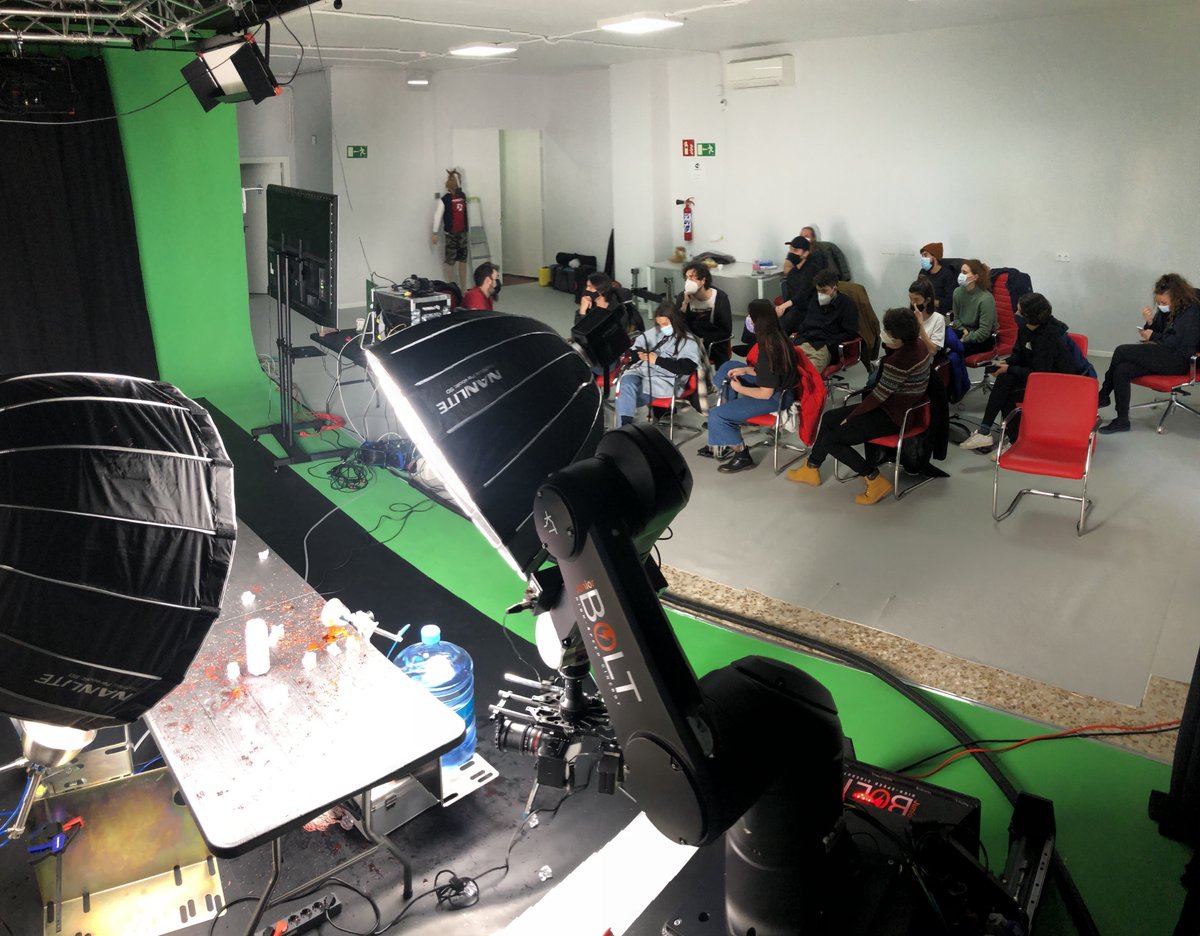 SomosRobolt's tweet photo. Algunas fotos de la #masterclass de #motioncontrol & #highspeed que recibieron los alumnos de la @efti_fotografia como parte de su #master
#boltjr #bolt #moco @mrmoco1 @ChronosCameras #tabletop #slowmotion #chronoscamera #1000fps #vivirrodando @cromalite @NanliteGlobal https://t.co/rMWfai20Zx