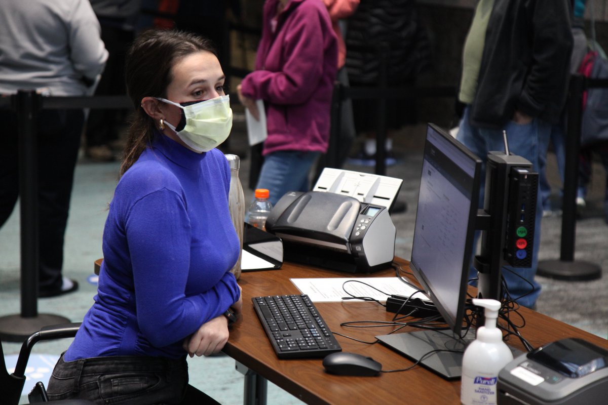 UNCMedCenter's tweet photo. We are now vaccinating 1500+ people every weekday at the UNC Friday Center. Thank you to our entire team, volunteers, community partners, &amp; everyone who helped make this possible! For the latest #COVID19 vaccine info, visit https://t.co/G1mRttfyxQ. #ThisIsYourShot #NCstrong https://t.co/RbfFEte5FD