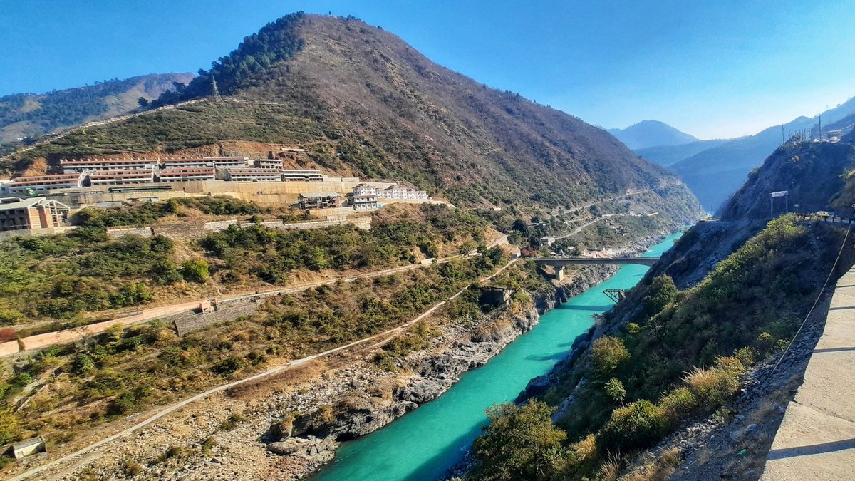 That turqoise beauty, when enraged, can go on a murdering spree. Ganga flowing few kilometres downstream from Devprayag. 

#turquoise #photography #UttarakhandGlacierBurst