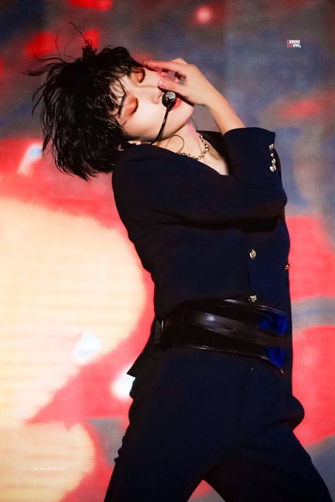 WARNINGThe following thread is extremely ILLEGALYou may receive a visit from the authorities after viewing this thread.You have been warned...