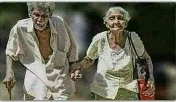 साथ छोड़ने वालों को सिर्फ बहाना चाहिये,

जो निभाना चाहते हैं वो मौत की दहलीज तक साथ नहीं छोड़ते !!