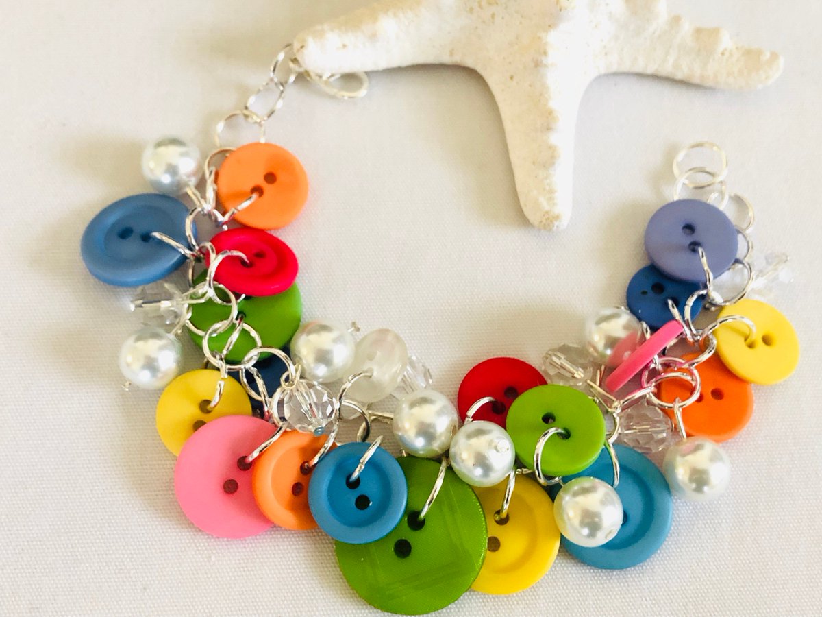 chestnutcrochet's tweet photo. Sharing for Carol Gregory on Etsy
Really love this, from the Etsy shop TreasureIsleGiftShop. https://t.co/kap6K558Tf #etsy #buttonbracelet #repurposedbuttons #eclecticbracelet #bohobracelet #statementbracelet #womensgiftideas #treasureislegiftshop https://t.co/93WxXNphBW