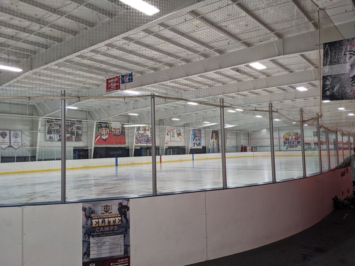 SMBSnowman's tweet photo. Holy Mackinac is it good to be on the ice again, safely. #SledWings #SledHockey https://t.co/OMKe6hIjeM
