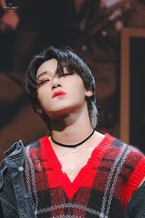 WARNINGThe following thread is extremely ILLEGALYou may receive a visit from the authorities after viewing this thread.You have been warned...