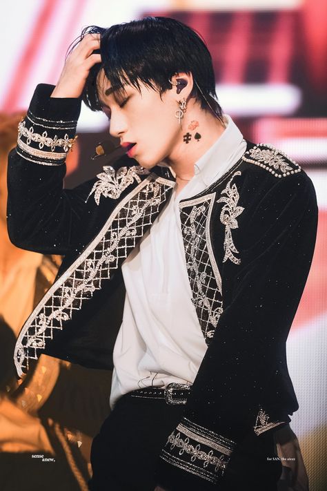 WARNINGThe following thread is extremely ILLEGALYou may receive a visit from the authorities after viewing this thread.You have been warned...