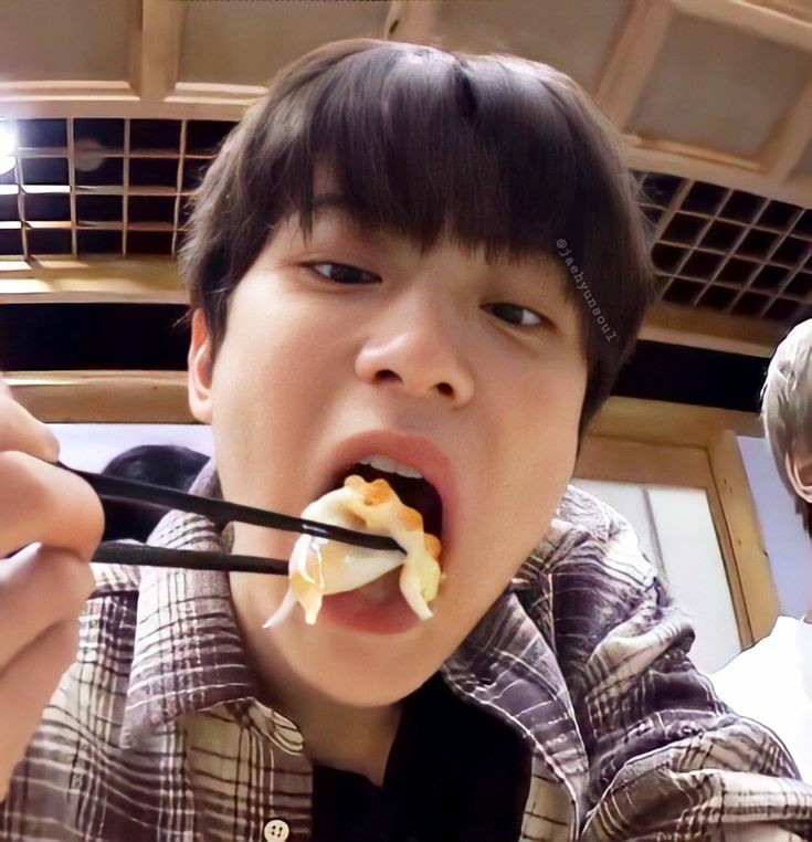yezcrim's tweet photo. ㅤㅤ

Also, please don't forget to eat lot.. cause your tummy is a precious thing.. i won't let it starve! So you can always tell me if you might crave for something, i'll cook it for you!

ㅤㅤ https://t.co/htzobKAzoP