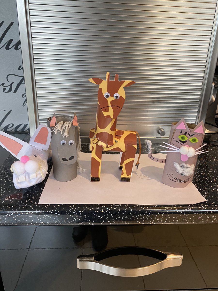 Phillips27Helen's tweet photo. @StJamesYear3 Mia Crafting with her Granny in France 🇫🇷 Giraffes 🦒 this week. # https://t.co/GMTlJQbEQZ