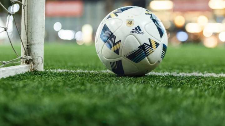 ✔️Para un mejor fútbol argentino:

20 equipos en Primera
38 fechas anuales
Todos contra todos
Del 1º al 6º a la Libertadores 🏆
Del 7º al 12º a la Sudamericana 🏆
Últimos 3/4 de la tabla descienden por puntos. Sin promedios.

🔺Todos jugarían por algo. Torneo más atractivo. 👟⚽️