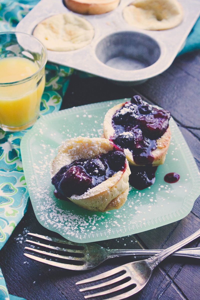 Mini Dutch Baby Pancakes with Berry Compote is one of my favorite breakfast dishes! You can make the berry compote anytime of year (I used frozen berries this time) — fabulous, right? #pancakes #dutchbaby azgrabaplate.com/mini-dutch-bab…