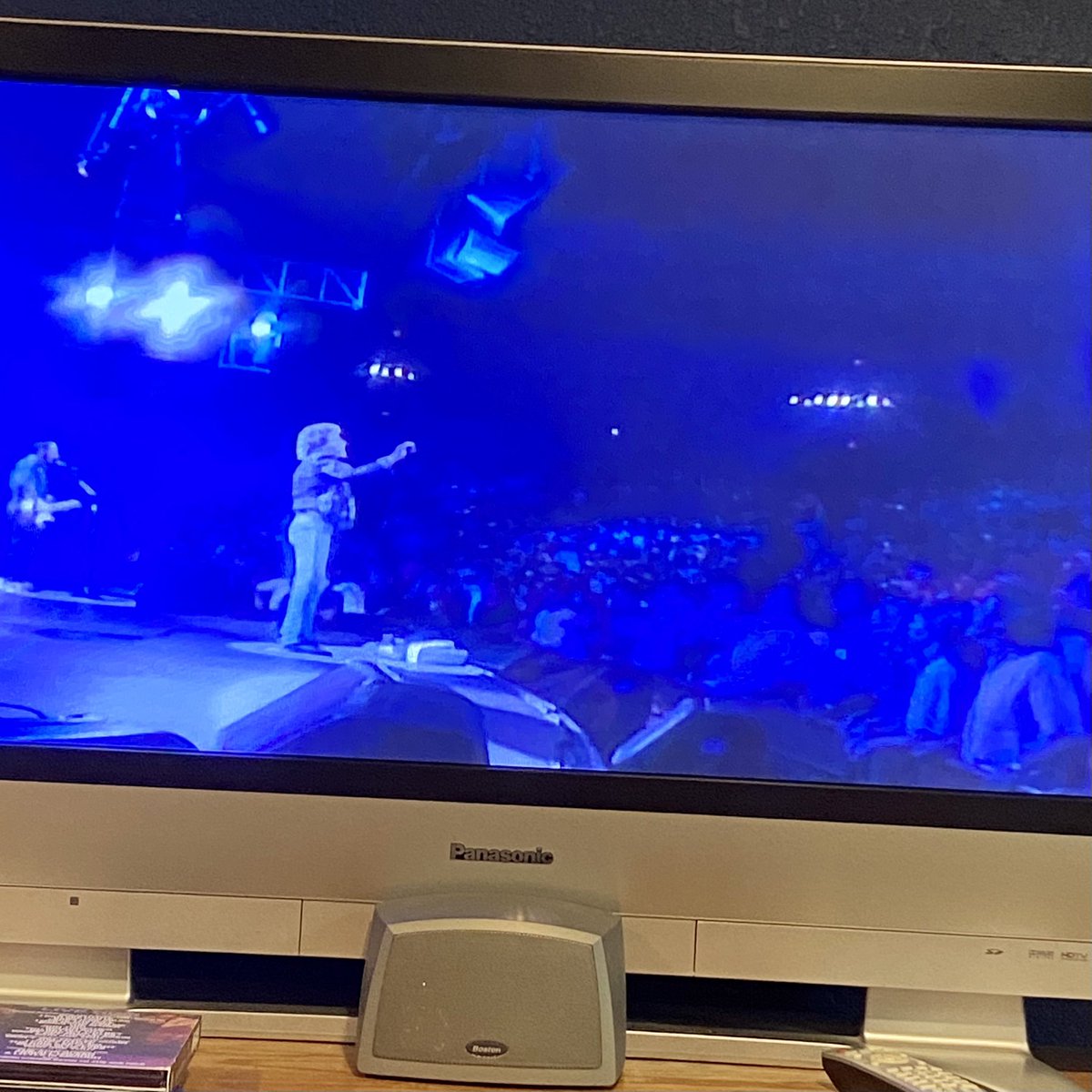 CMoneyKS's tweet image. I’m not gay but I do have to admit that late ‘80s #RogerDaltry looked damn foin in a pair of stone-washed jeans. #TheWho